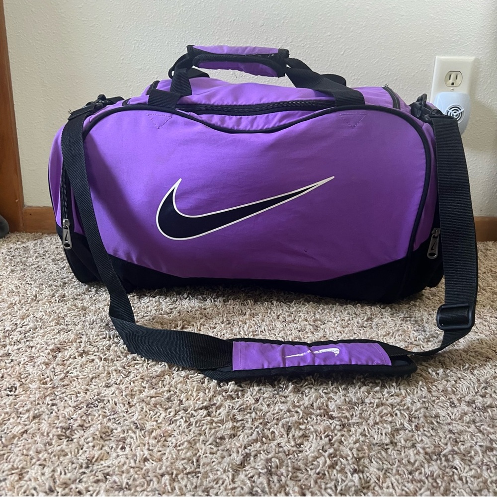 NIKE Purple & Black Gym FALL Soccer Team School Sports Travel Duffel Bag Tote